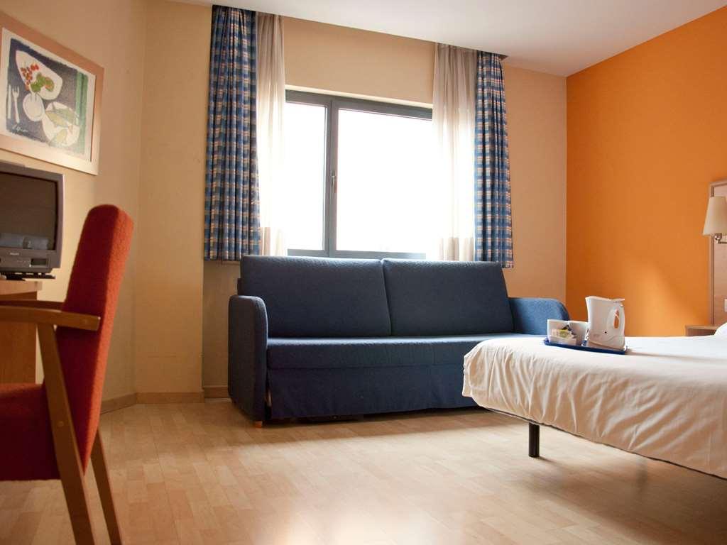 Travelodge Barcelona Fira L'Hospitalet de Llobregat Szoba fotó