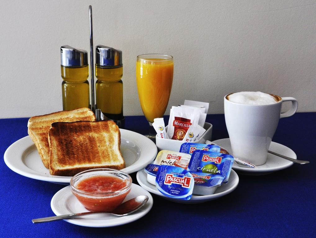 Travelodge Barcelona Fira L'Hospitalet de Llobregat Kültér fotó