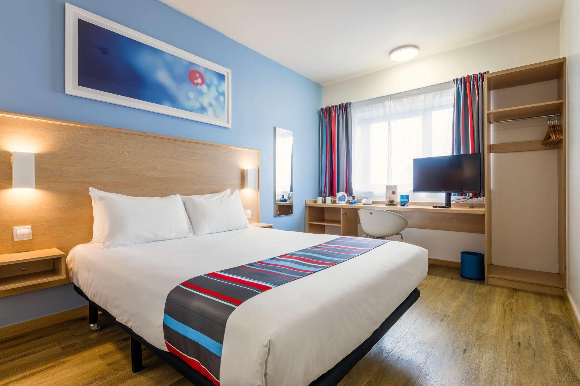 Travelodge Barcelona Fira L'Hospitalet de Llobregat Kültér fotó